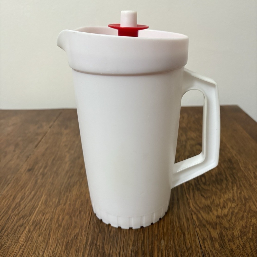 Tupperware Pitcher White Jug 674-13 Push Button Seal Lid